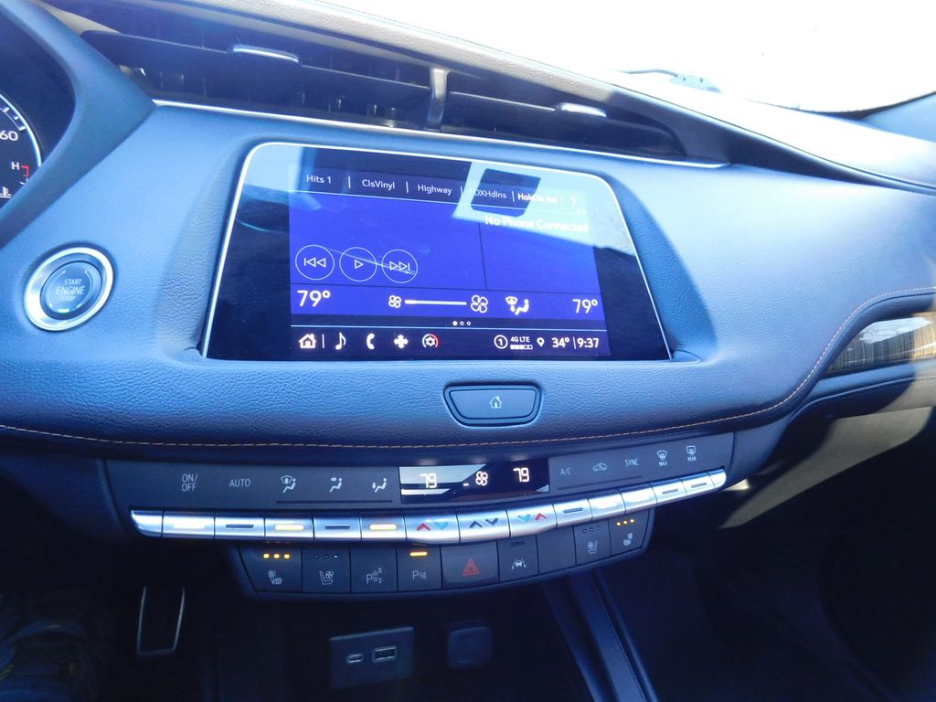 Thumbnail: 2022 Cadillac XT4 - 10