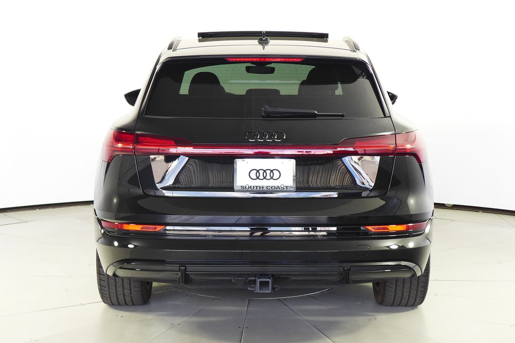 Thumbnail: 2022 Audi e-tron - 8