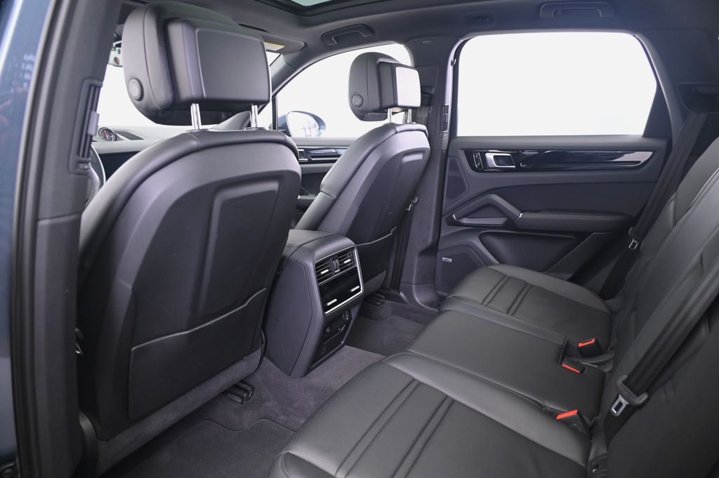 Thumbnail: 2019 Porsche Cayenne - 30