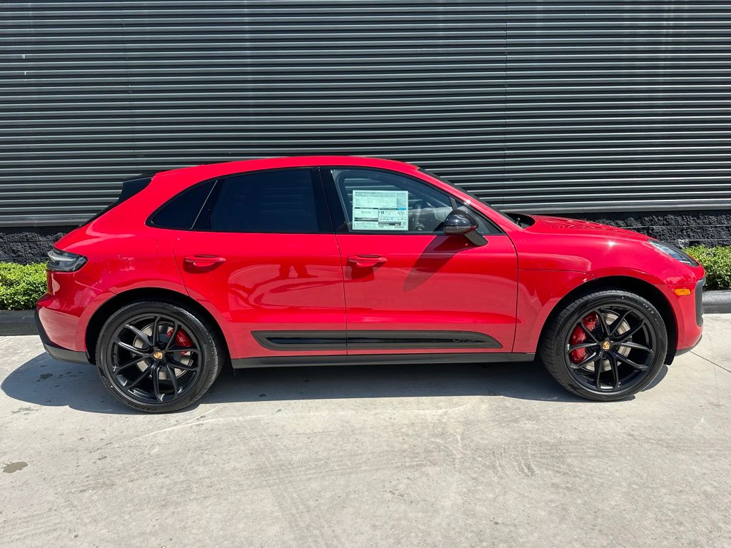 Thumbnail: 2026 Porsche Macan - 10