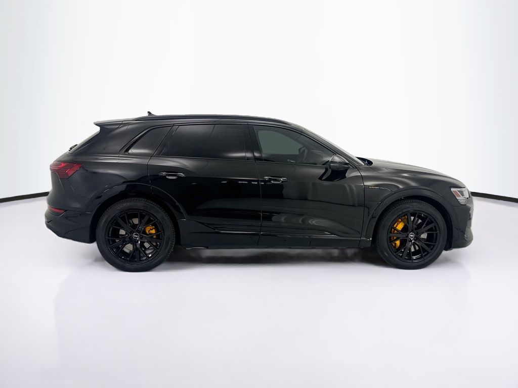 Thumbnail: 2023 Audi e-tron - 4