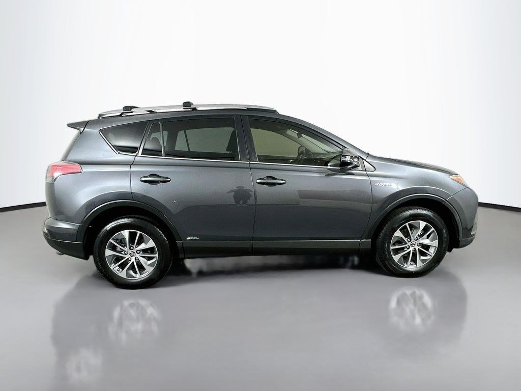 Thumbnail: 2017 Toyota RAV4 - 4