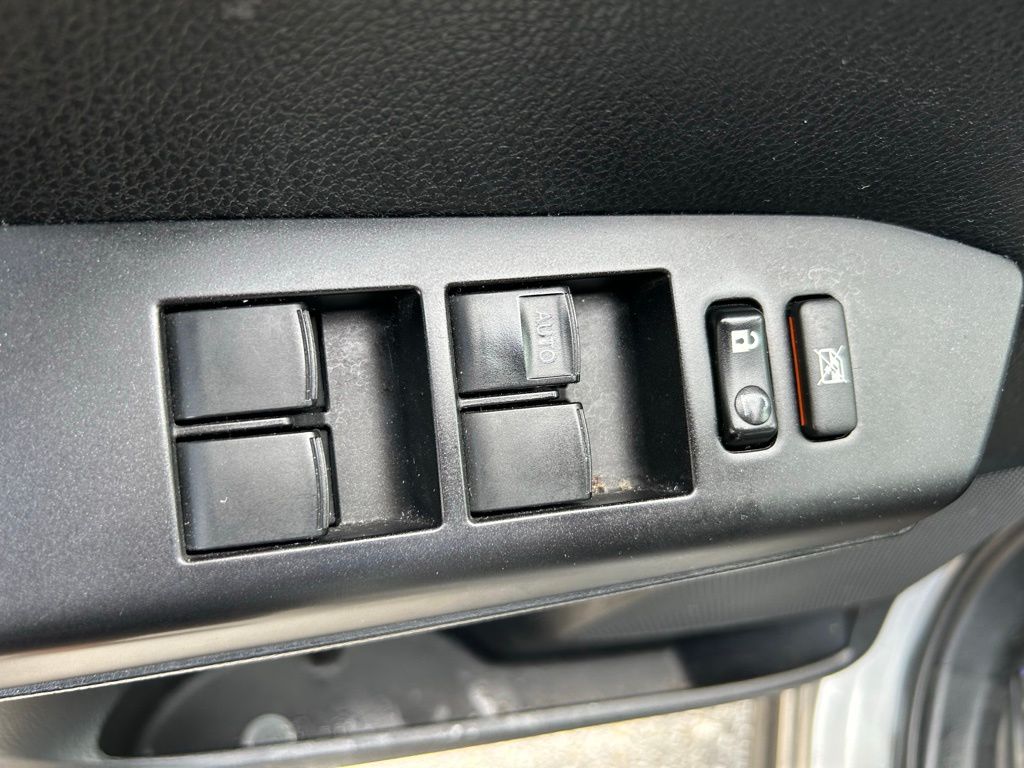 Thumbnail: 2018 Toyota RAV4 - 15