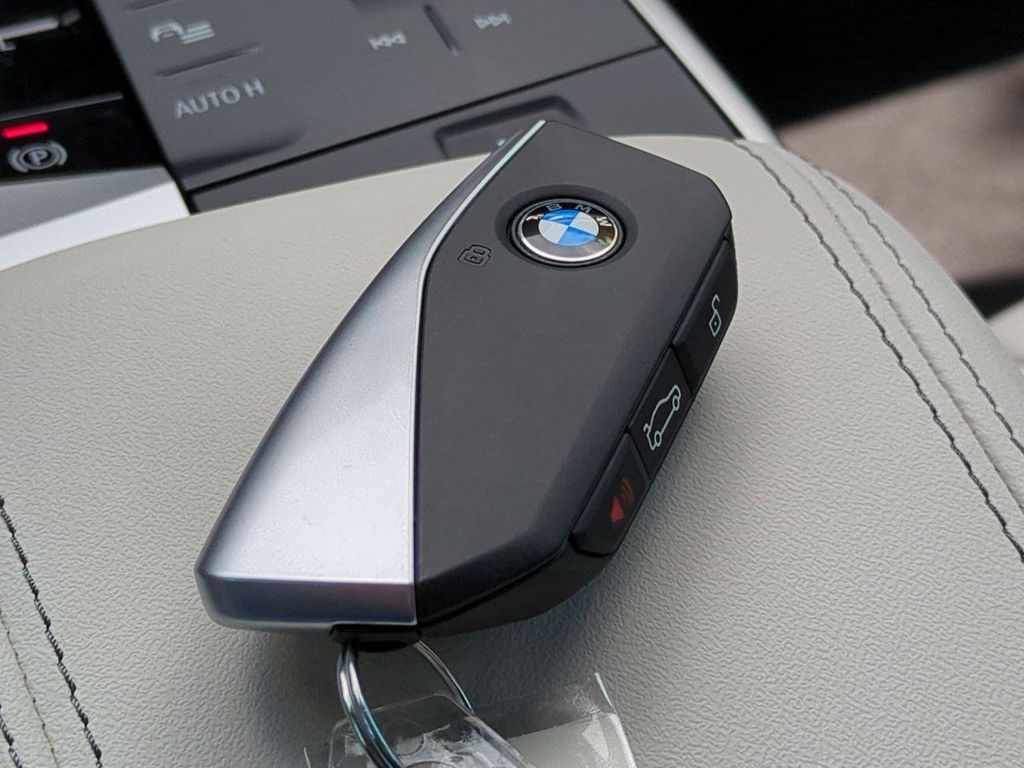 New 2026 White BMW xDrive28i image 30