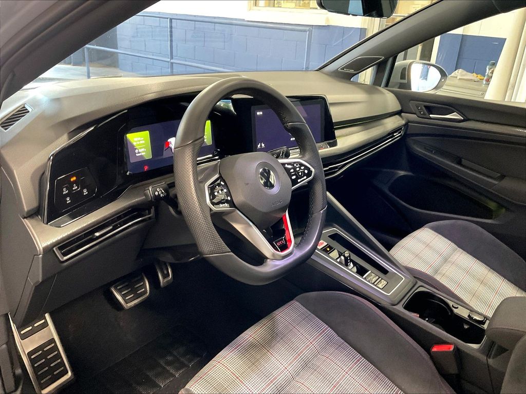2022 Volkswagen Golf GTI — photo 8