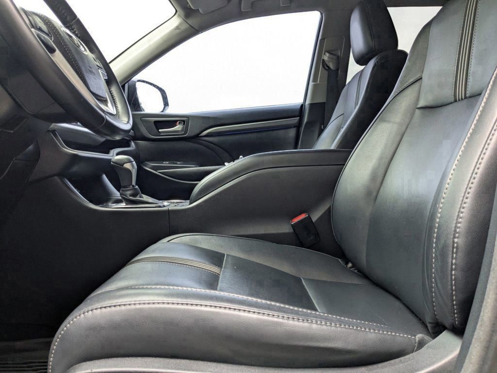 2017 Toyota Highlander SE