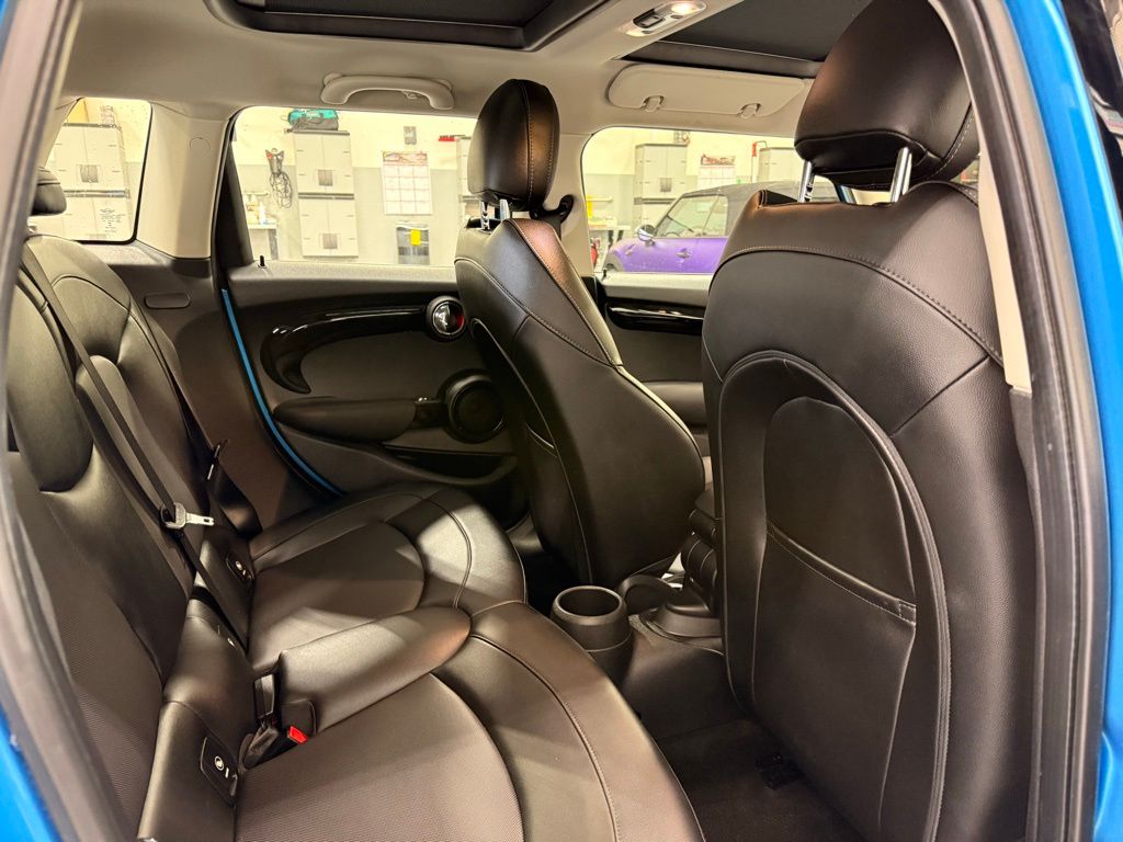 2017 MINI Cooper Base 28