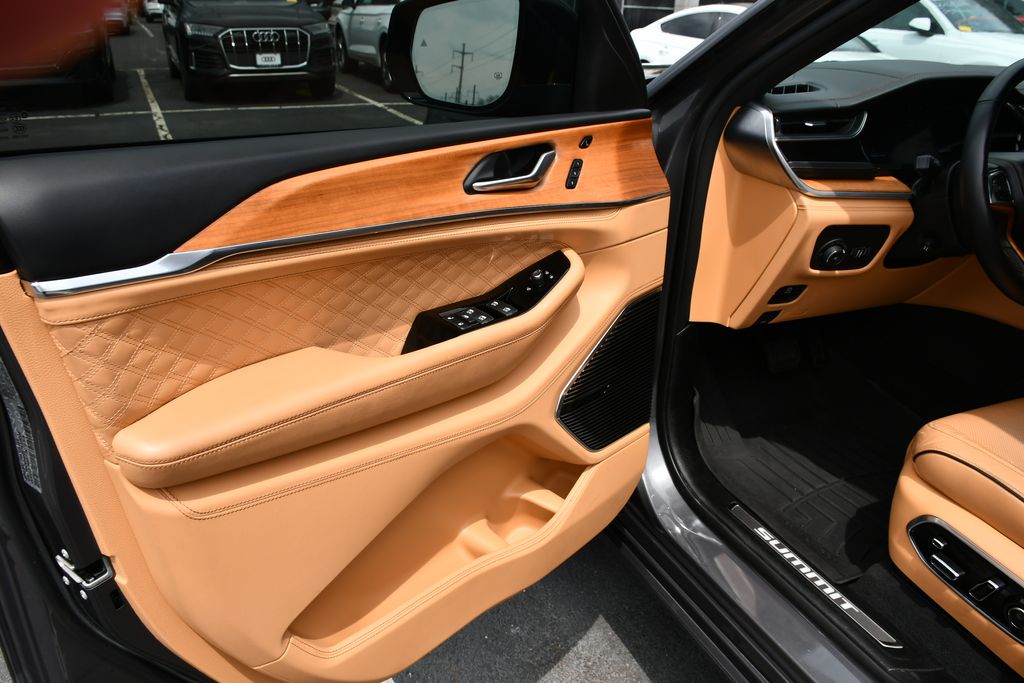 Thumbnail: 2023 Jeep Grand Cherokee - 4