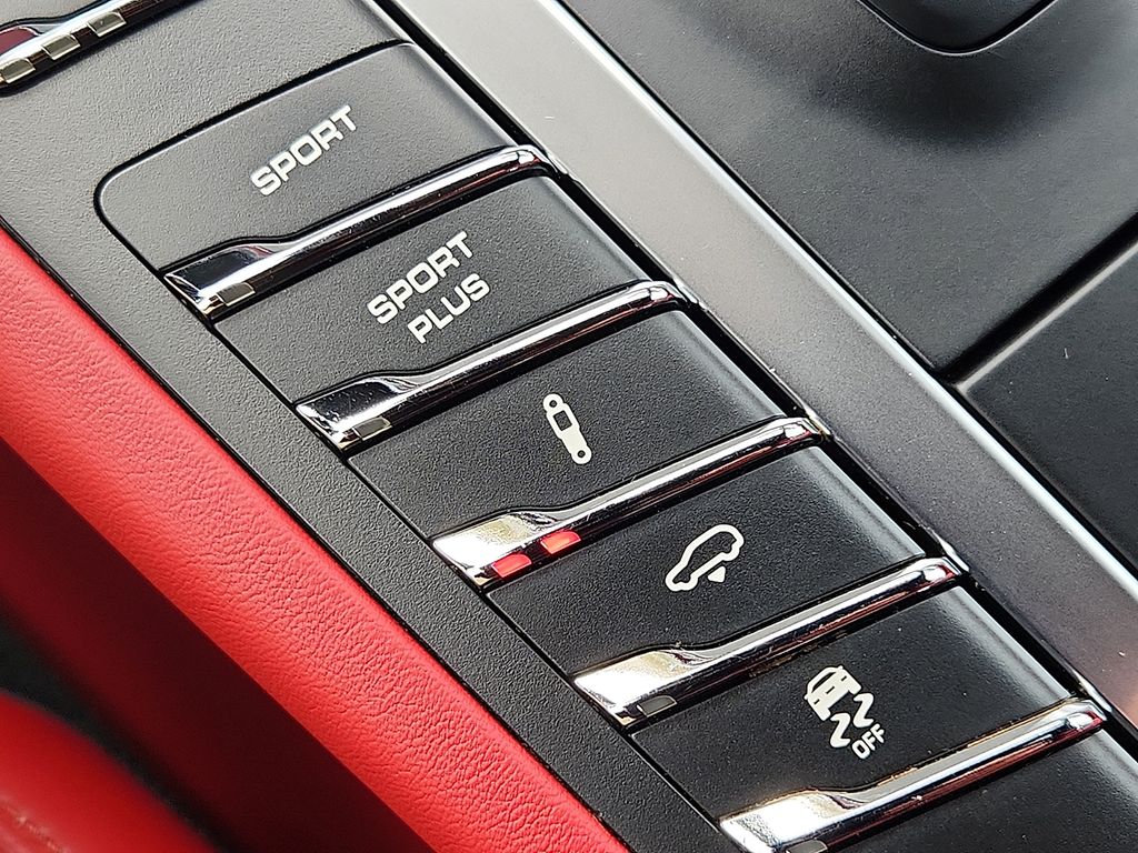 Thumbnail: 2015 Porsche Macan - 23