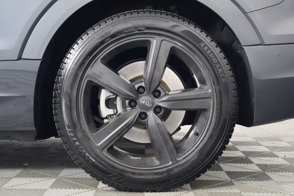 Thumbnail: 2019 Audi e-tron - 16