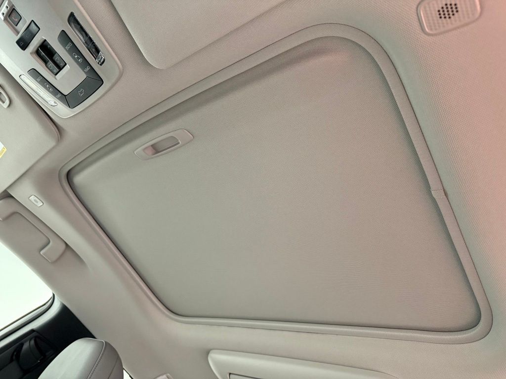 Thumbnail: 2026 Toyota Sienna - 19