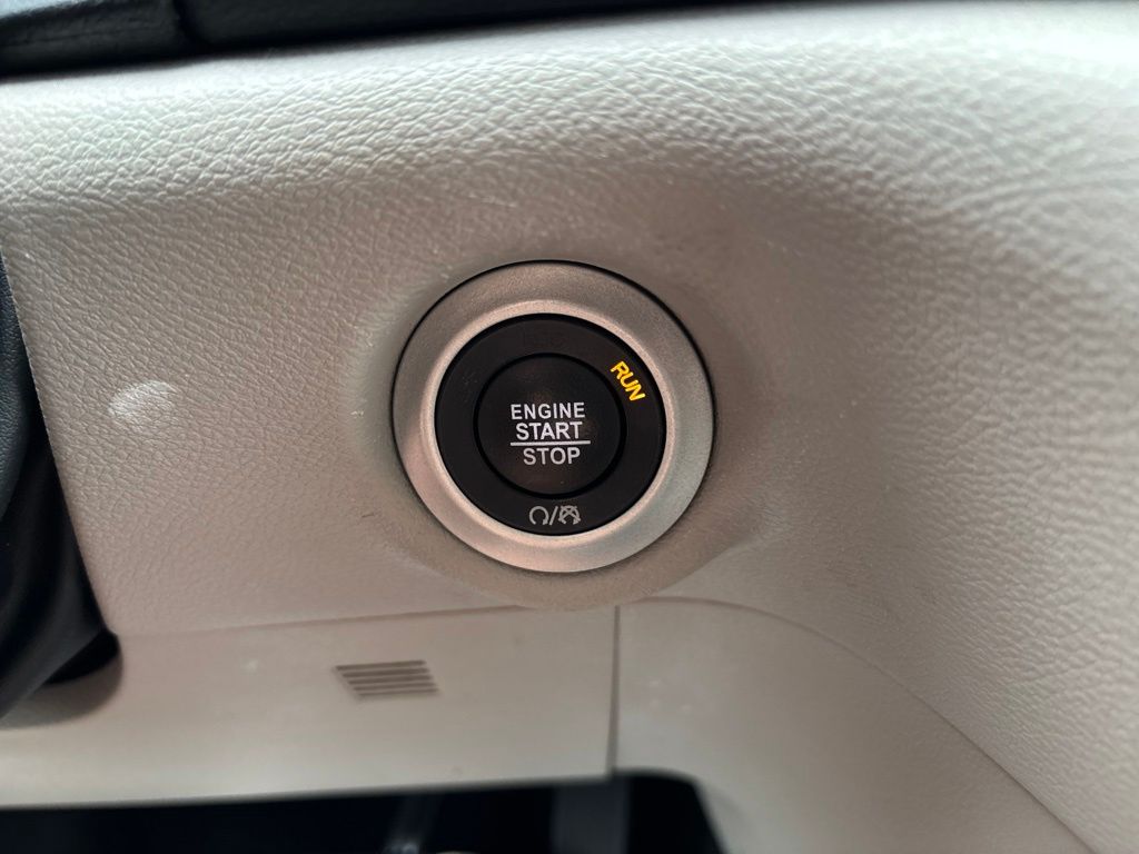Used 2023 Chrysler Pacifica Van