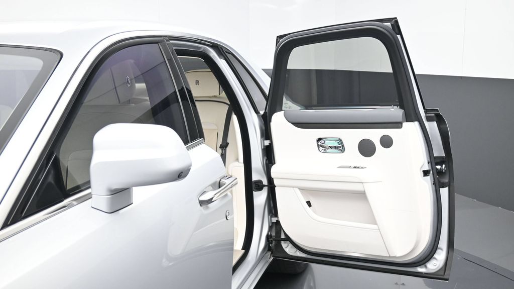 Certified Used 2022 White Rolls-Royce  image 11