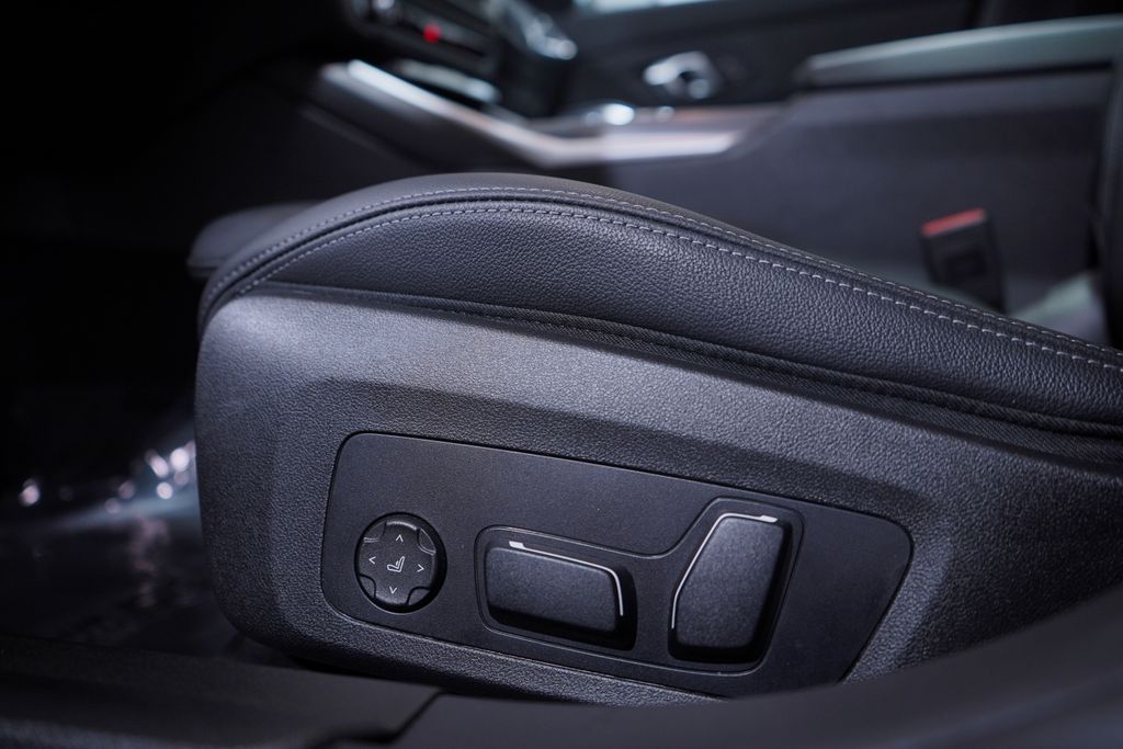 Thumbnail: 2025 BMW 3 Series - 18