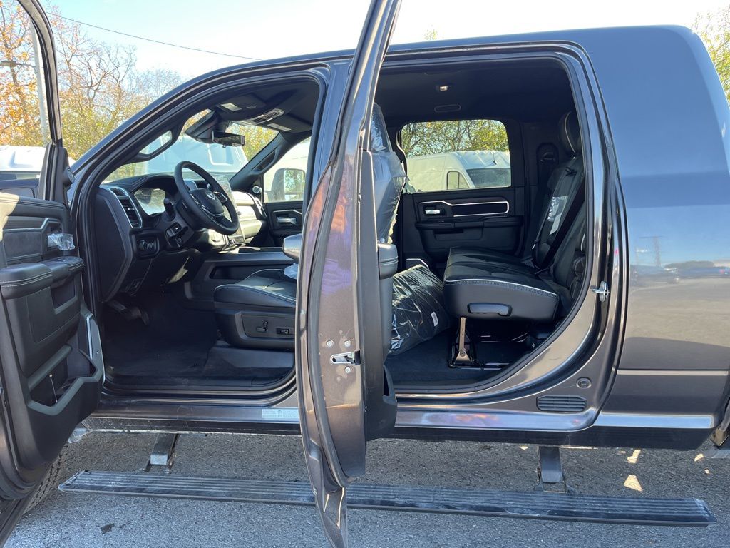 2025 Ram 2500 Laramie photo 2