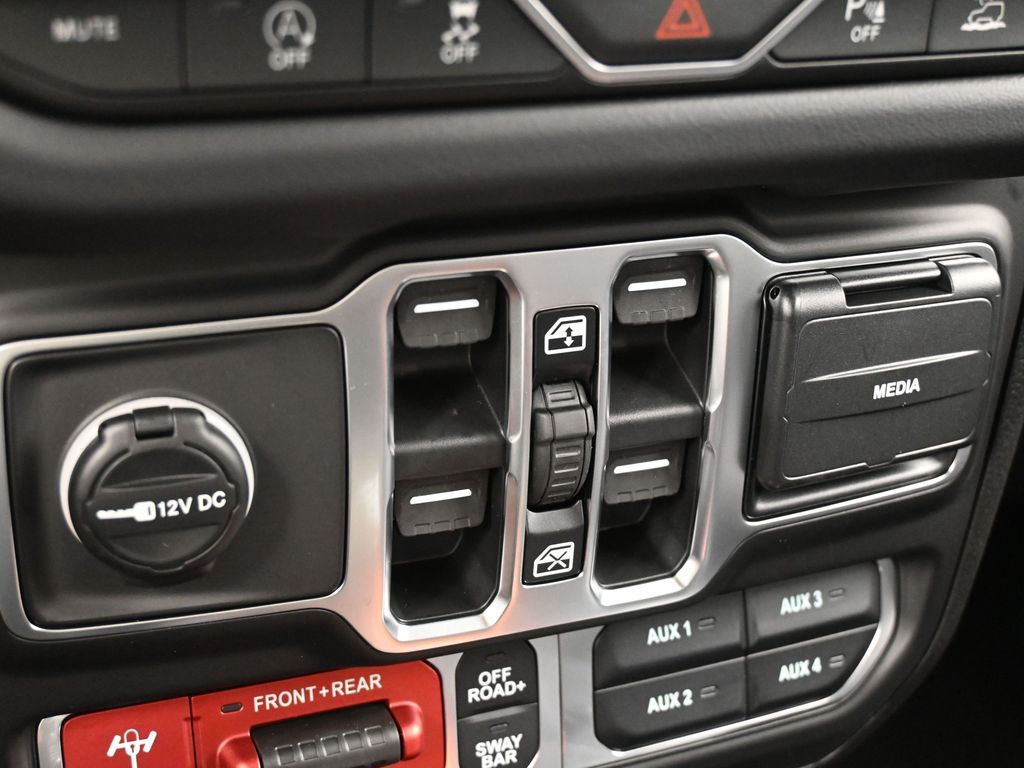 New 2026 Bright White Clearcoat Jeep Rubicon image 21