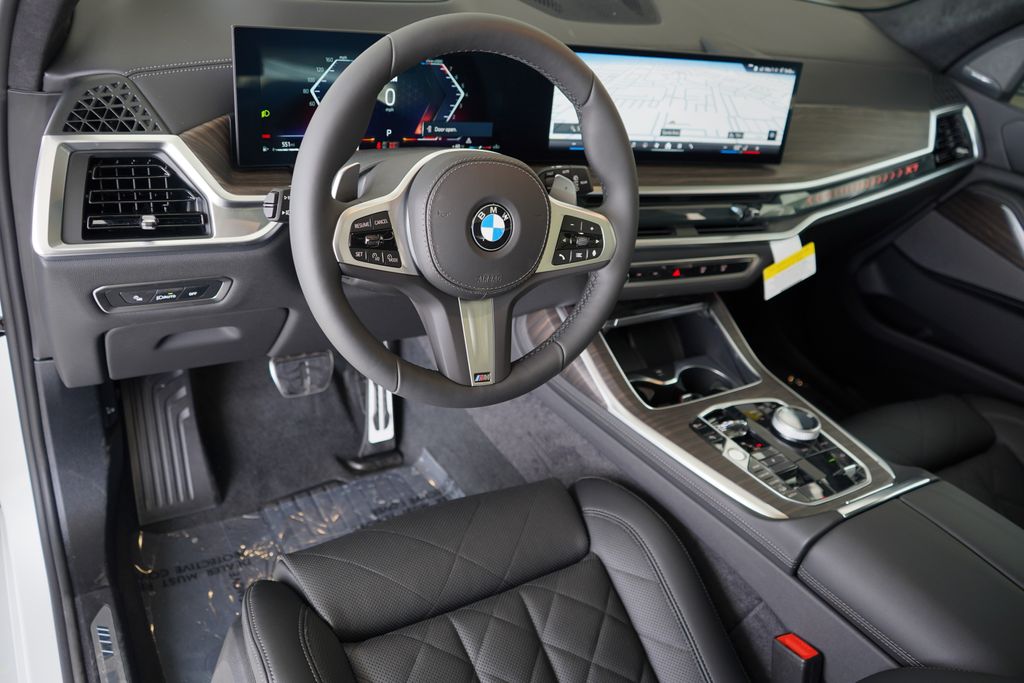 Thumbnail: 2026 BMW X7 - 12