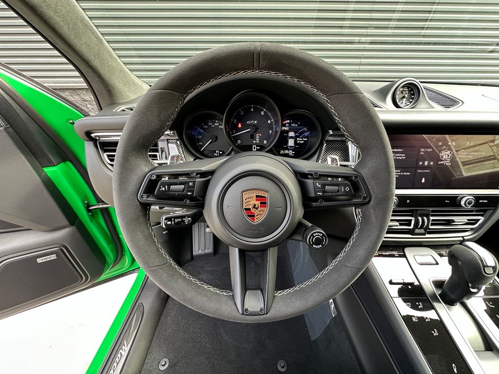 Thumbnail: 2026 Porsche Macan - 25