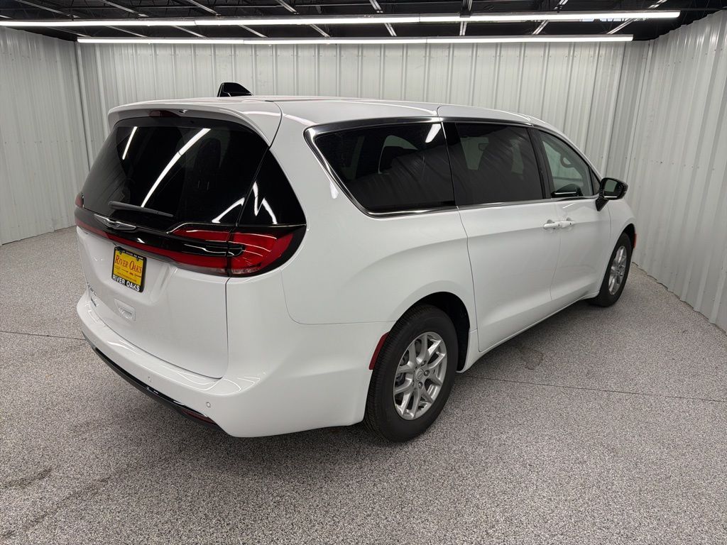 2026 Chrysler Pacifica Select - 5