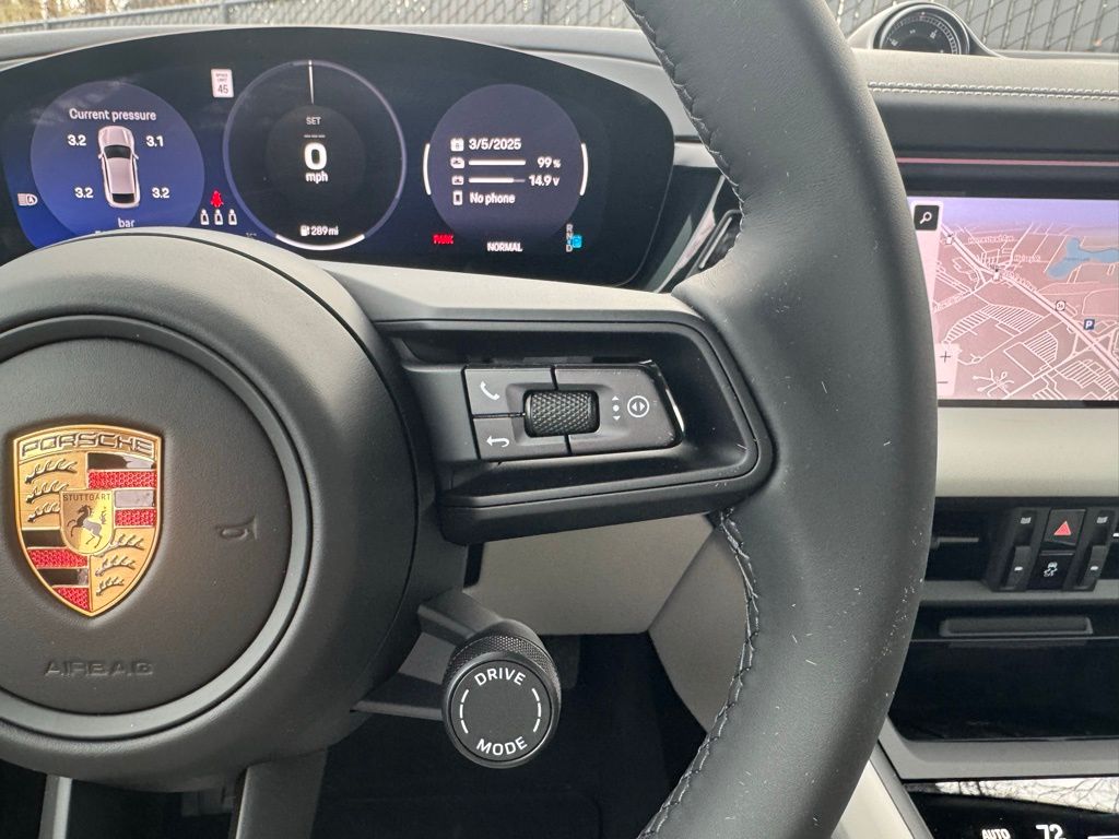 Thumbnail: 2025 Porsche Macan - 21