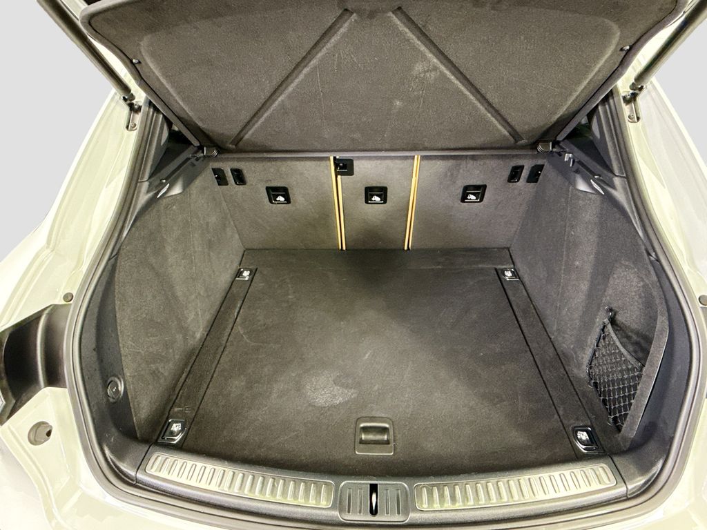 Thumbnail: 2023 Porsche Macan - 29