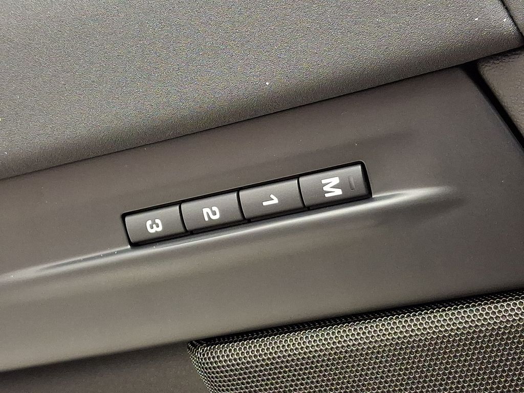 Thumbnail: 2026 Land Rover Range Rover Evoque - 20
