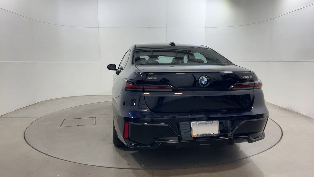 Thumbnail: 2026 BMW 7 Series - 7
