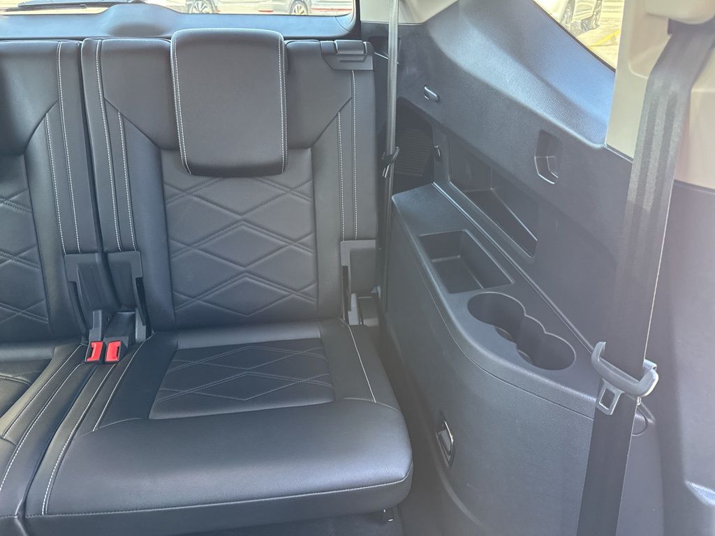 2025 Volkswagen Atlas 2.0T SE w/Technology White at Subaru and VW of Moon Township