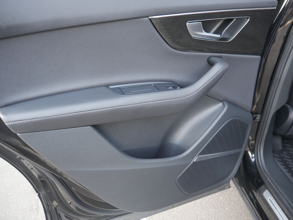 Thumbnail: 2023 Audi Q7 - 19