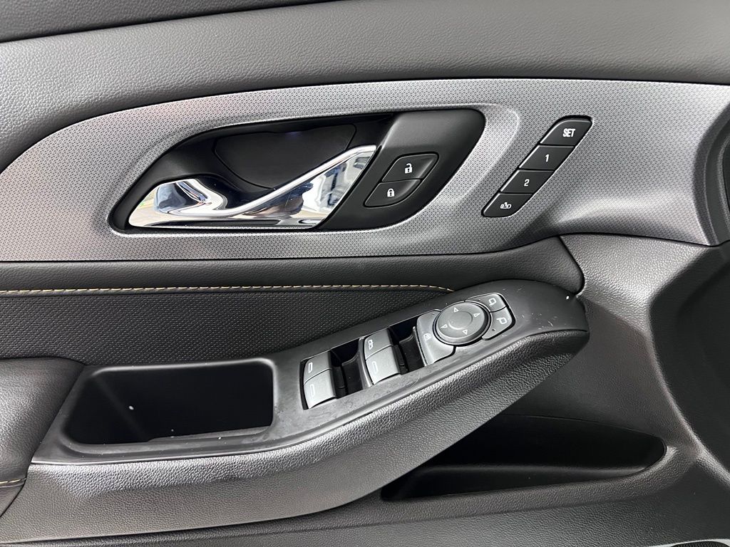 Used 2020 White Chevrolet Premier image 28