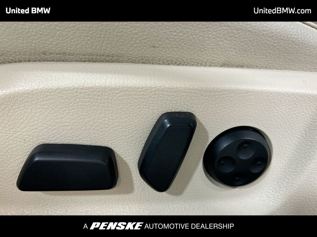 Thumbnail: 2012 Volkswagen Eos - 12