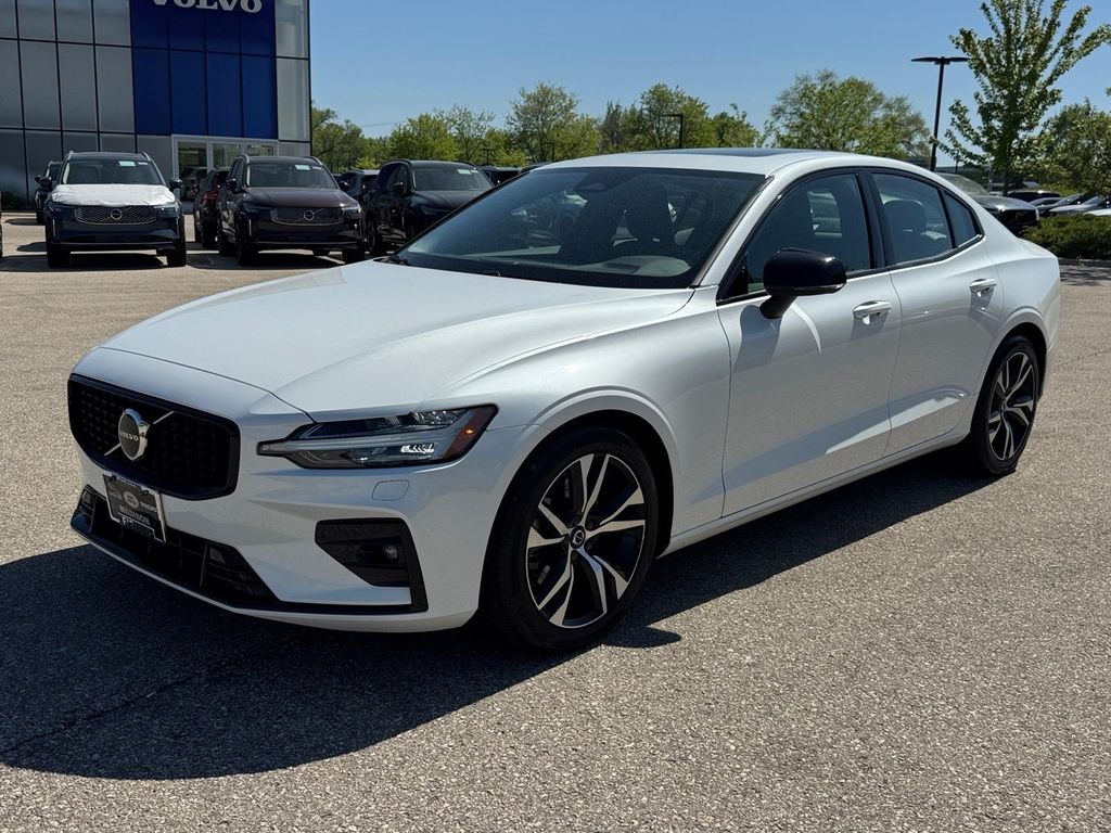 2025 Volvo S60 B5 Core FWD