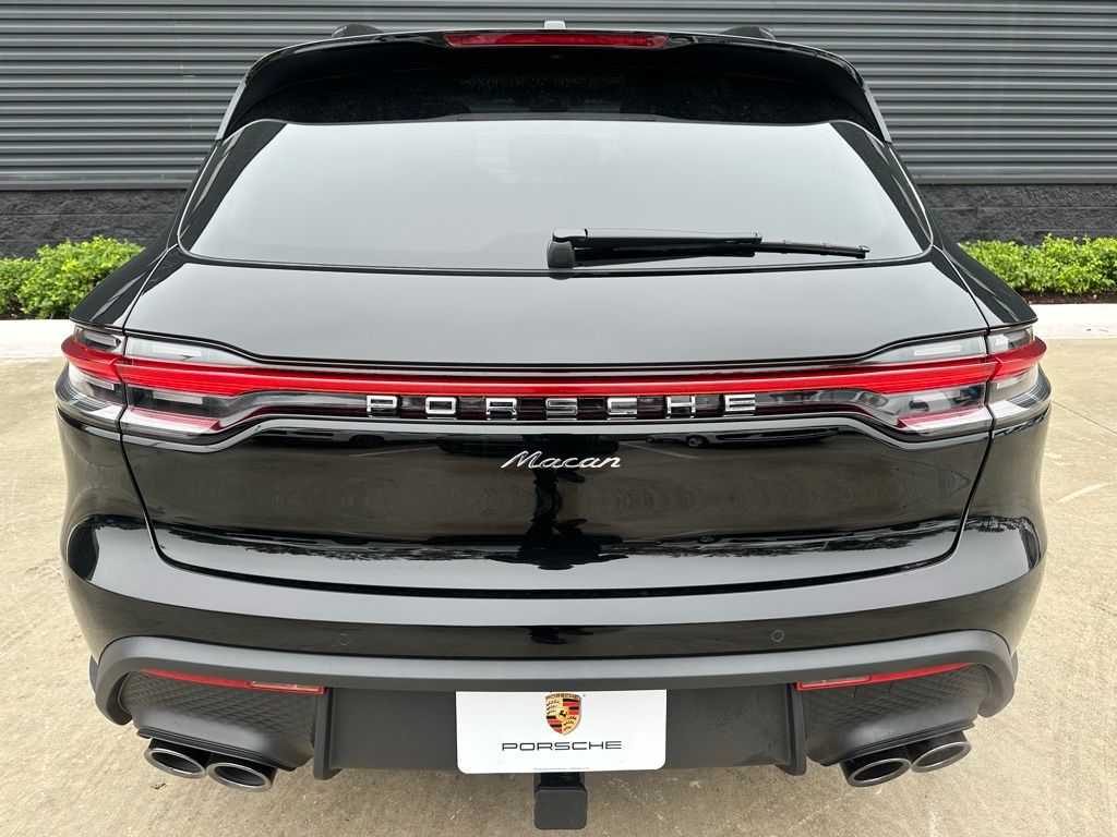2025 Porsche Macan  12