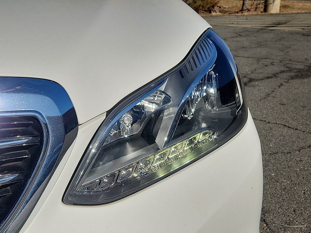 Thumbnail: 2014 Mercedes-Benz E-Class - 9