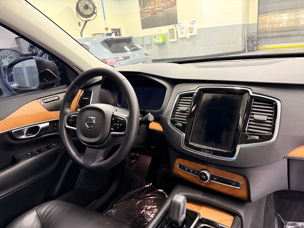 Thumbnail: 2023 Volvo XC90 - 31