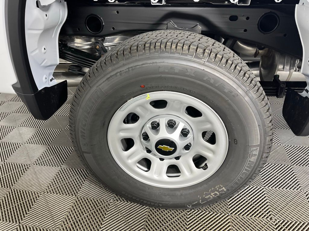 Thumbnail: 2026 Chevrolet Silverado 2500 - 16