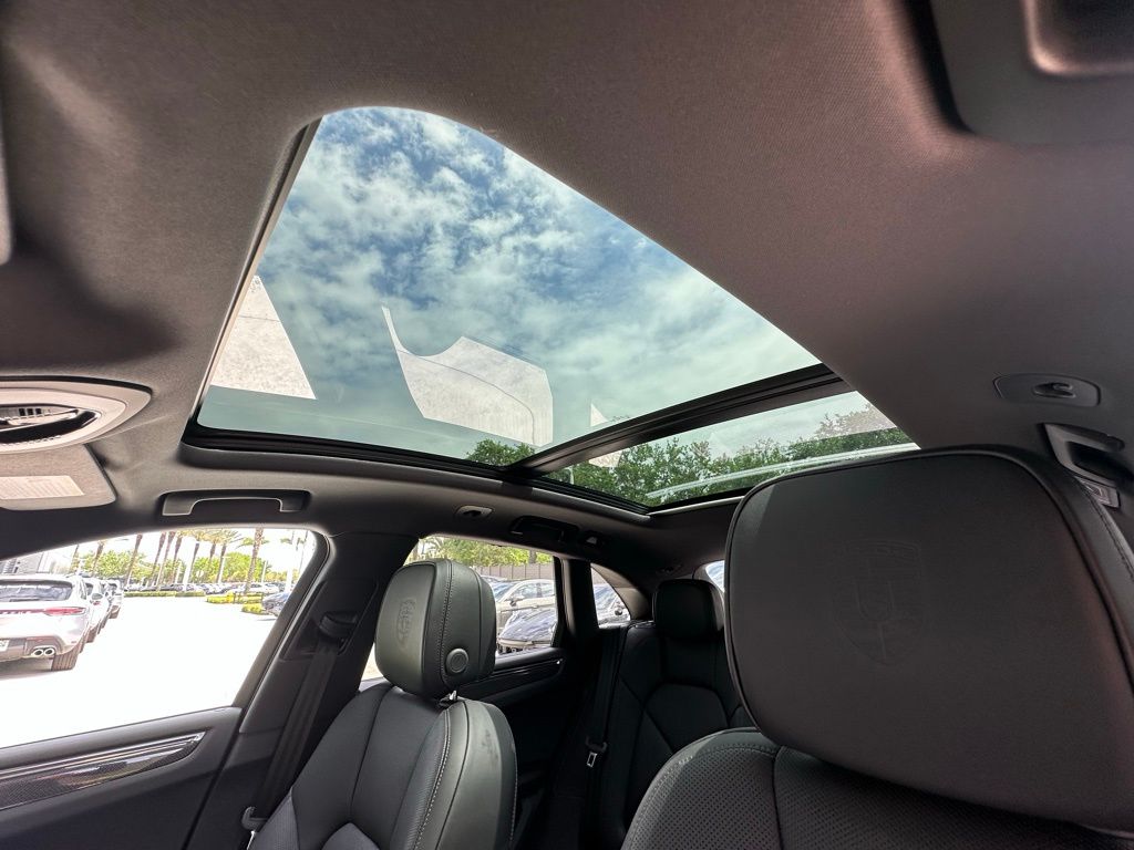 Thumbnail: 2026 Porsche Macan - 25