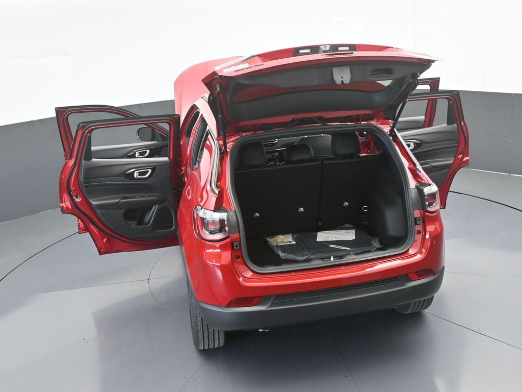 New 2026 Red Hot Pearlcoat Jeep Latitude image 60