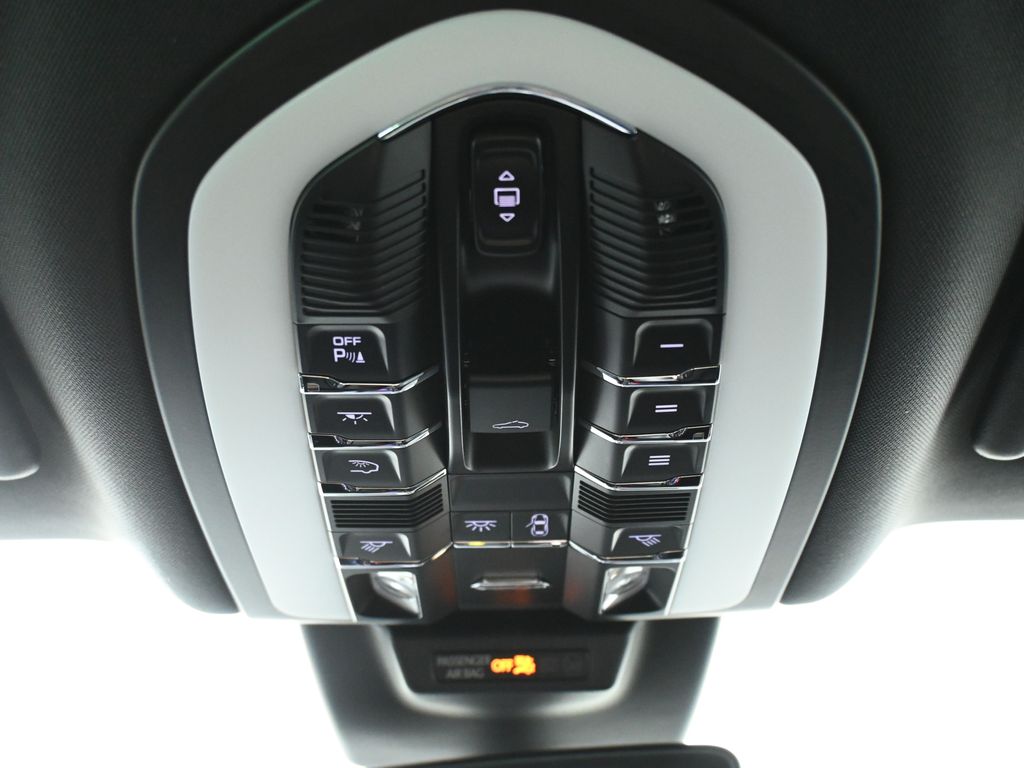 Thumbnail: 2024 Porsche Macan - 22
