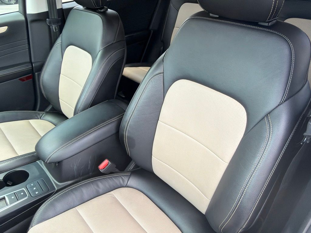 2022 Ford Escape Titanium Hybrid