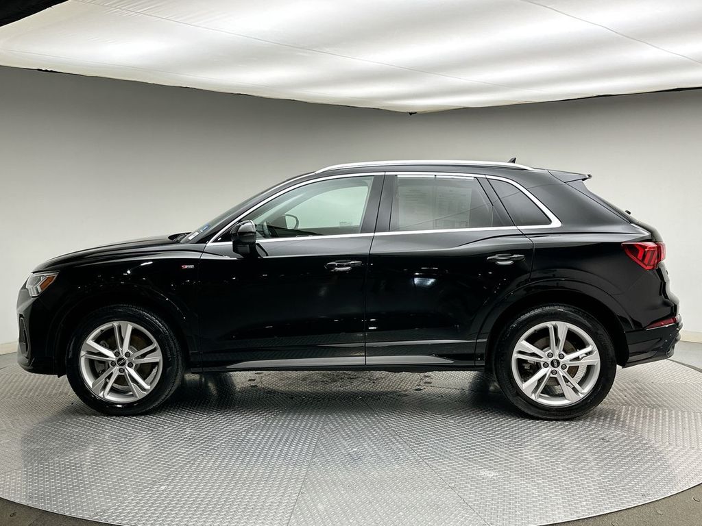 Thumbnail: 2021 Audi Q3 - 10