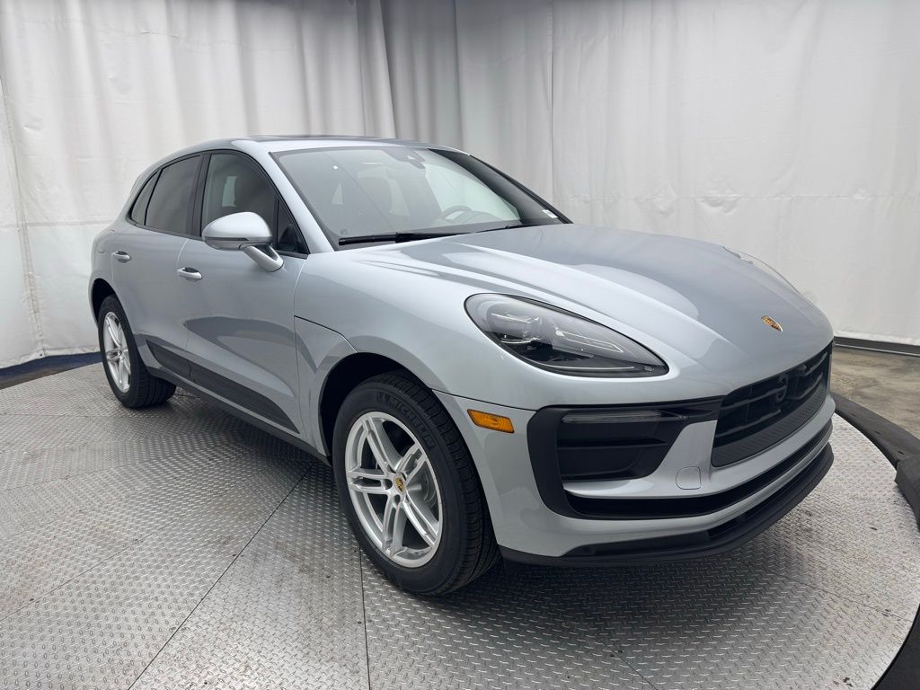 Thumbnail: 2025 Porsche Macan - 12