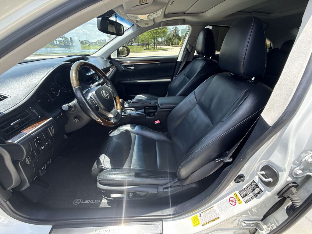 Thumbnail: 2015 Lexus ES - 30