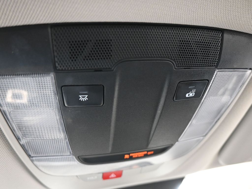 Used 2025 Everlasting Silver Kia EX image 32