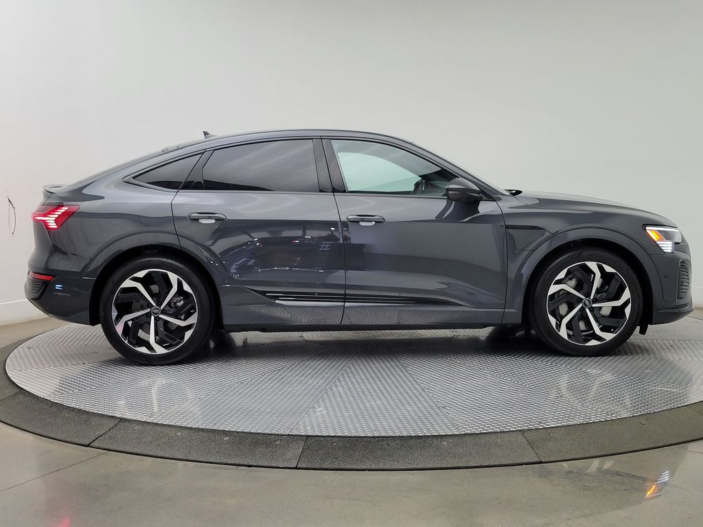 Thumbnail: 2024 Audi Q8 e-tron - 6