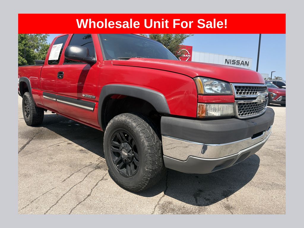 Victory Red 2005 Chevrolet Silverado 2500HD Pickup Truck Four-Wheel Drive 4-Speed Automatic Overdrive