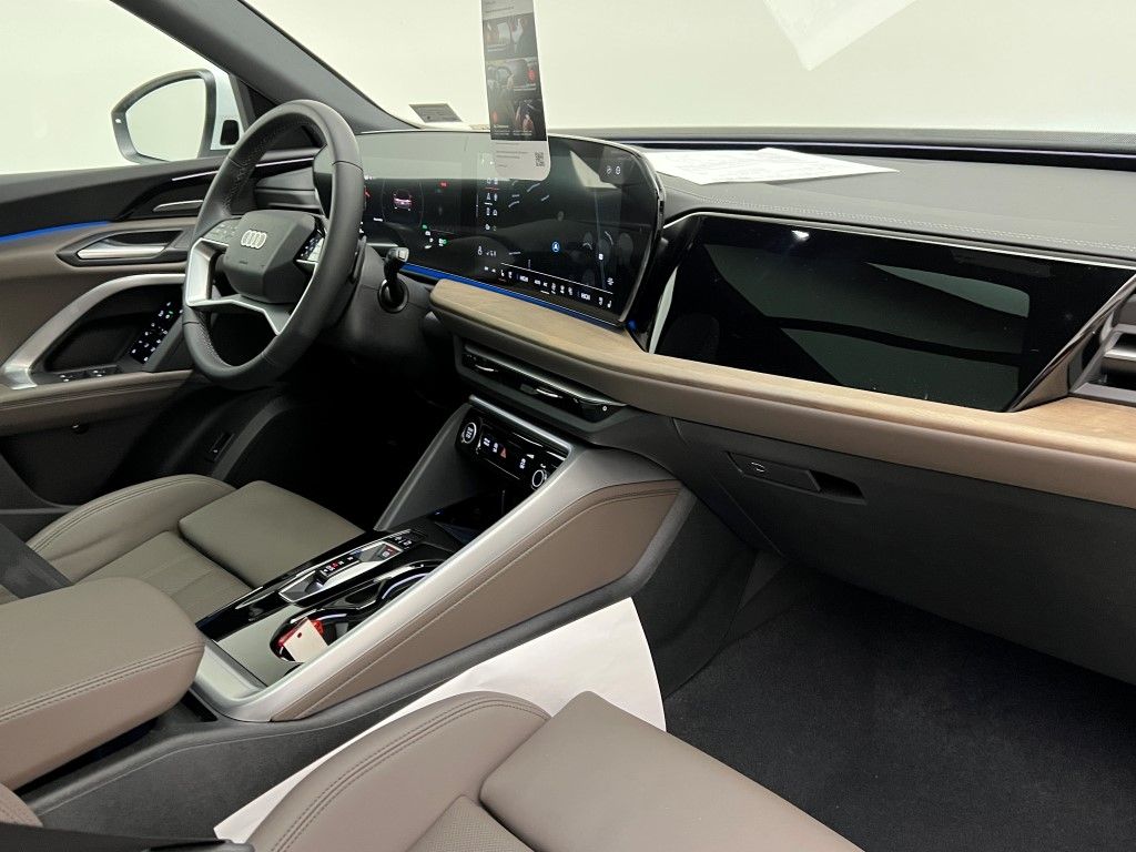 Thumbnail: 2025 Audi Q5 - 16