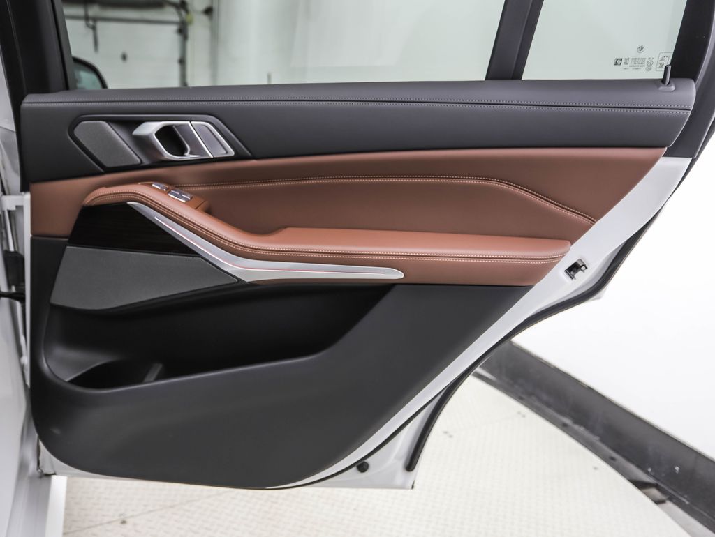 Thumbnail: 2023 BMW X7 - 31