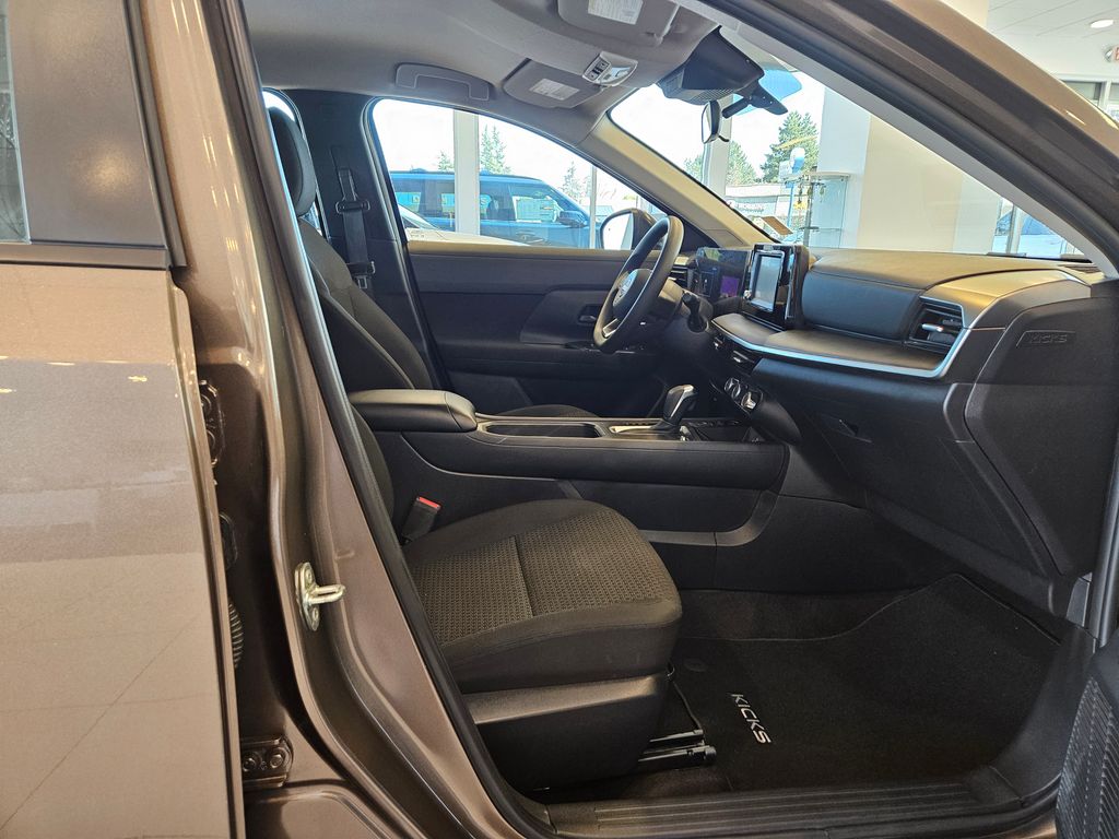 2025 Nissan Kicks S