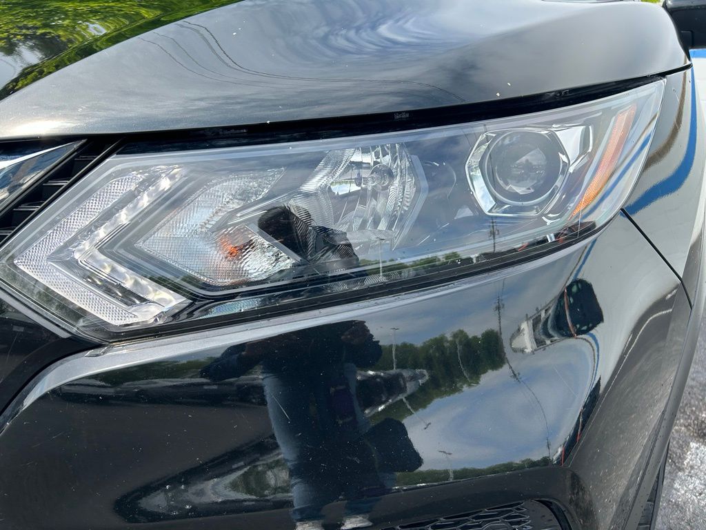 2022 Nissan Rogue Sport S 8